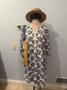 J. Jill White and Blue Printed dress with pockets. Included beach bag and hat